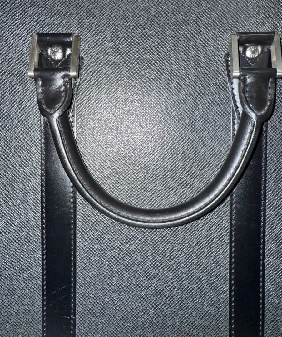 ルイヴィトン タイガ ポルトドキュマン ロザン アルドワーズ ブラック