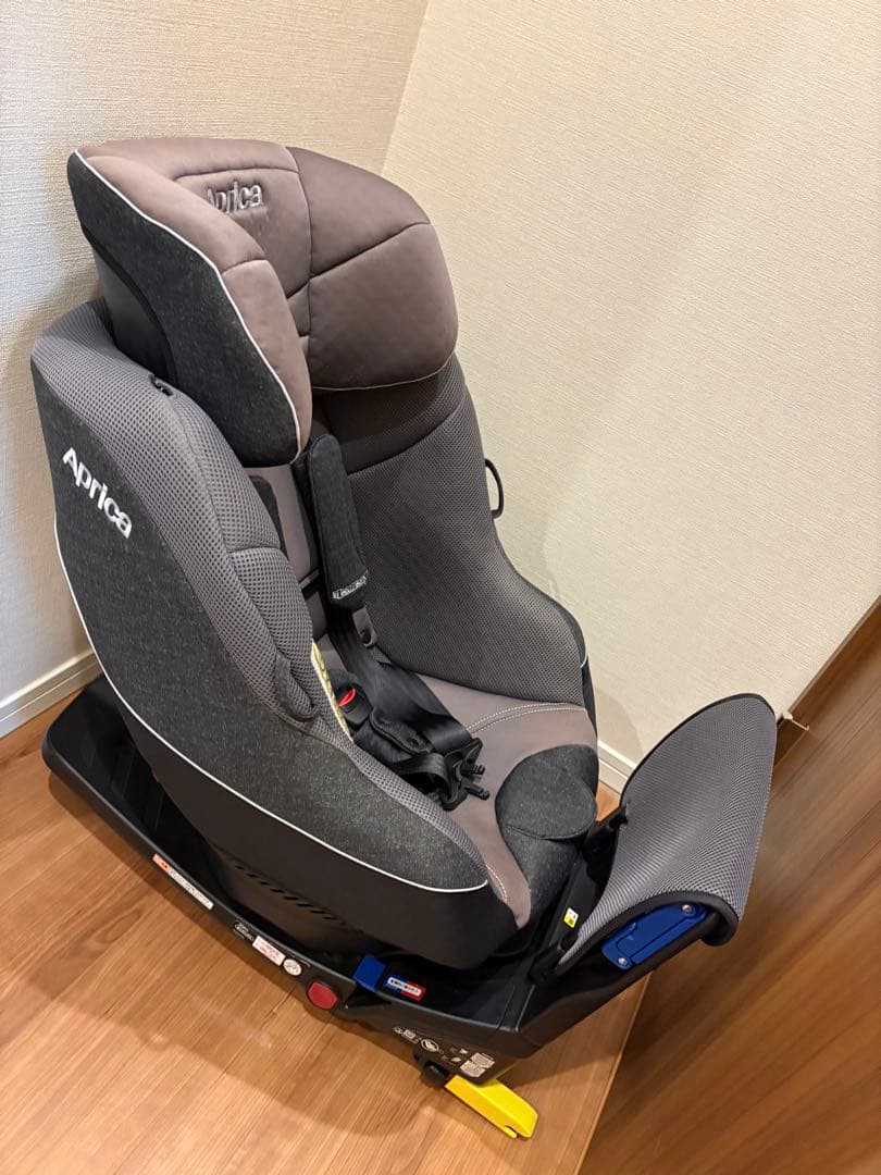 アプリカ　クルリラ　プレミアム　ISOFIX 回転式