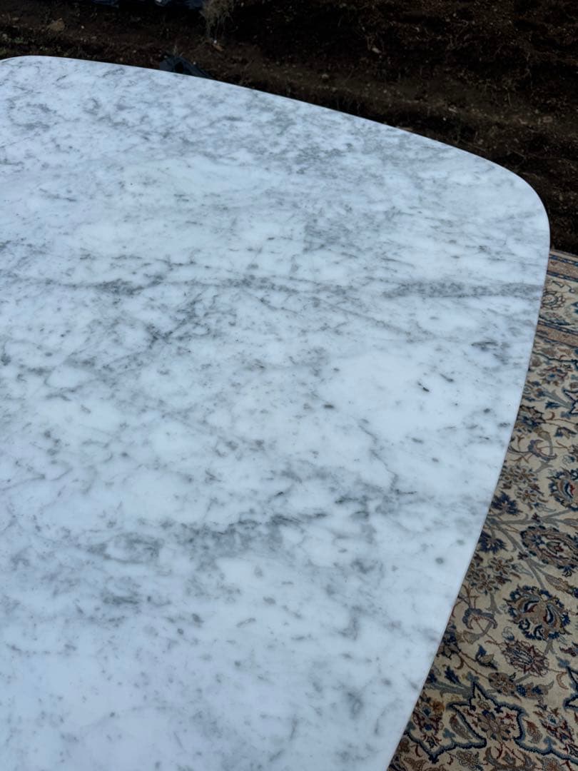 フェレルです トーヨーキッチン 大理石 ダイニングテーブル マーブル