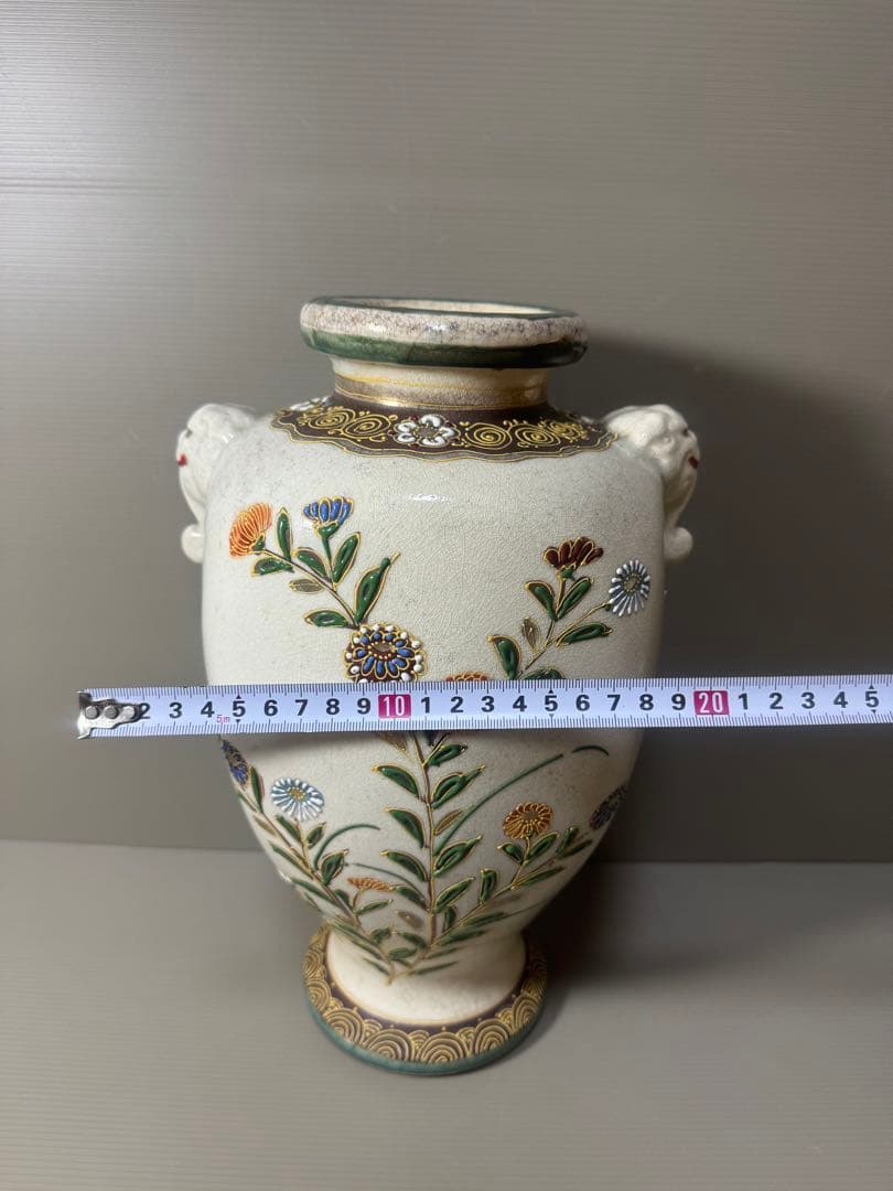 2107 明治時代 名工【寿山造】 薩摩焼 金彩色絵花蝶文 花瓶　時代物