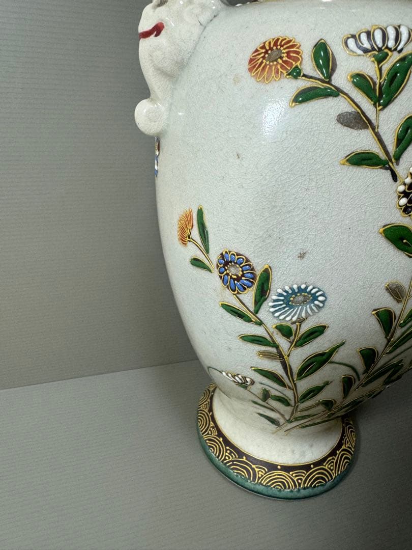 2107 明治時代 名工【寿山造】 薩摩焼 金彩色絵花蝶文 花瓶　時代物