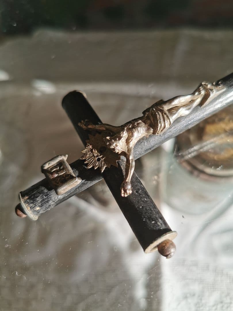 アンティーク フランス 黒木の筒十字架と銀色のイエスキリスト アルス
