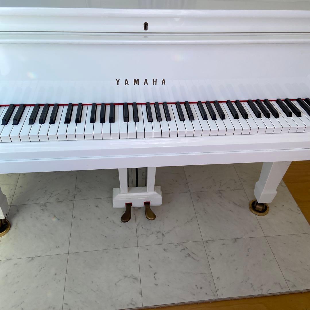 YAMAHAグランドピアノホワイト88鍵盤 防音パネル付き