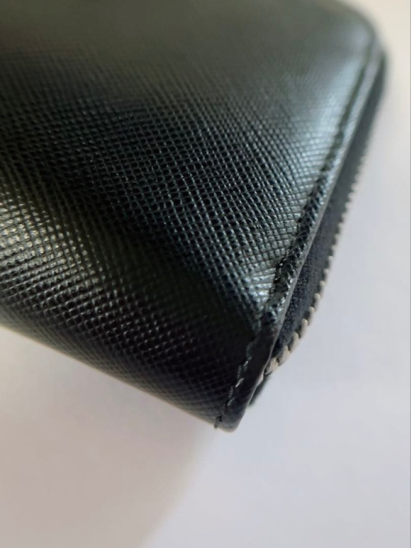 プラダ　PRADA ケース　黒　ラウンドファスナー　三角ロゴ