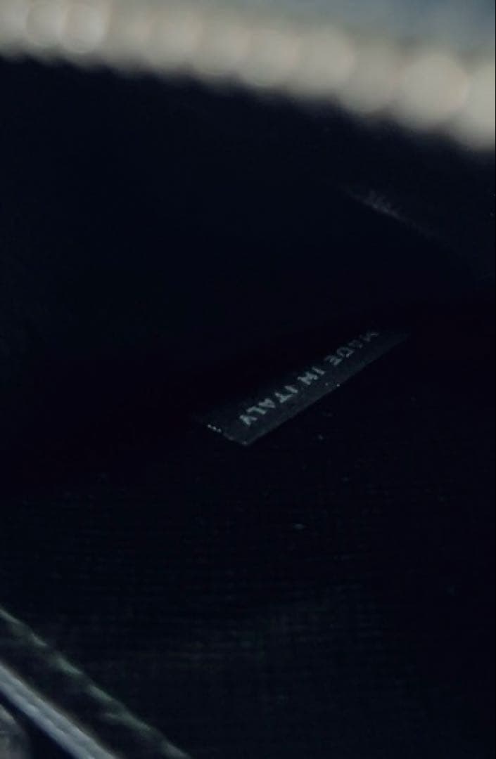 プラダ　PRADA ケース　黒　ラウンドファスナー　三角ロゴ