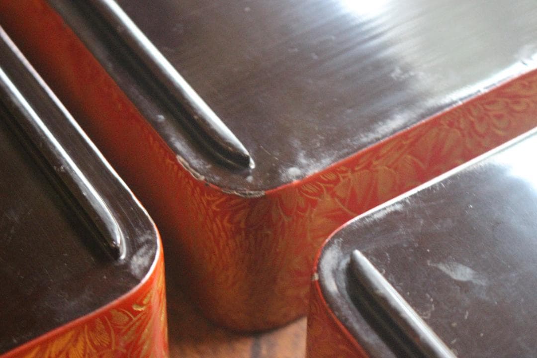 小傷あり！上質朱漆に極上菊詰沈金の映える輪島塗三段重（検重箱お重