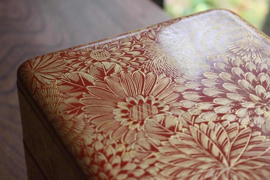 小傷あり！上質朱漆に極上菊詰沈金の映える輪島塗三段重（検重箱お重