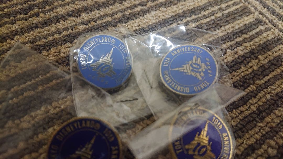 東京ディズニーランドキャスト関係者ピンバッチ緑色含む9個 東京