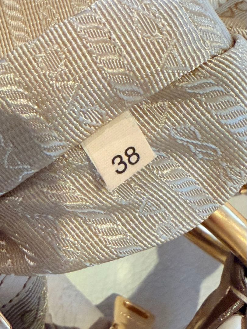 PRADA ベージュ ショルダーバッグ