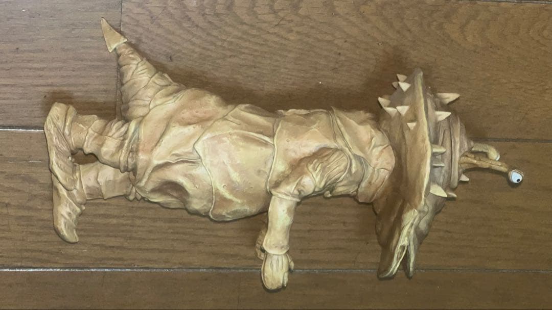 カネゴン怪獣フィギュア 触角付き ベージュ　美品