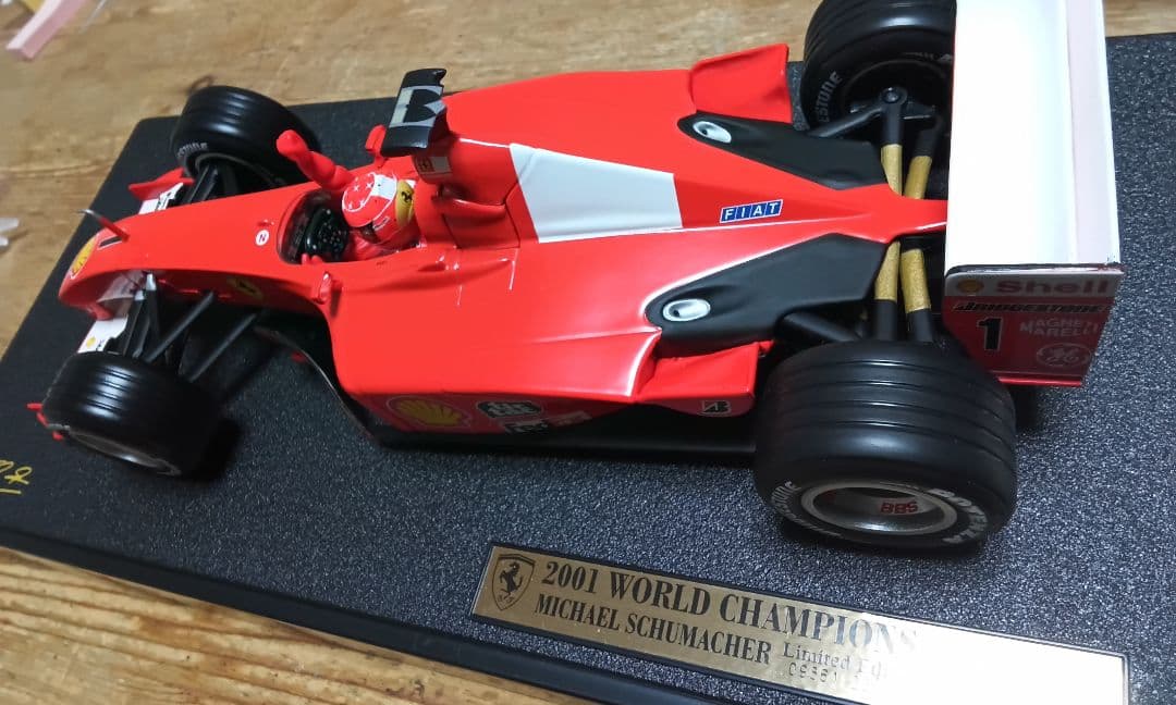 フェラーリ F1 モデルカー 1/18 2001年 シューマッハ　個体ナンバ 有