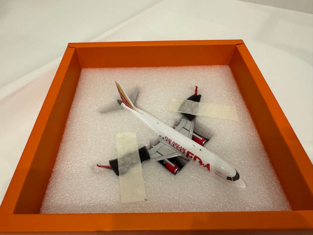 FDA Embraer 175 スケール1/200 完成品 Jc wings