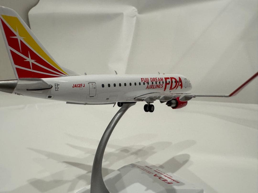 FDA Embraer 175 スケール1/200 完成品 Jc wingsの通販はau PAY