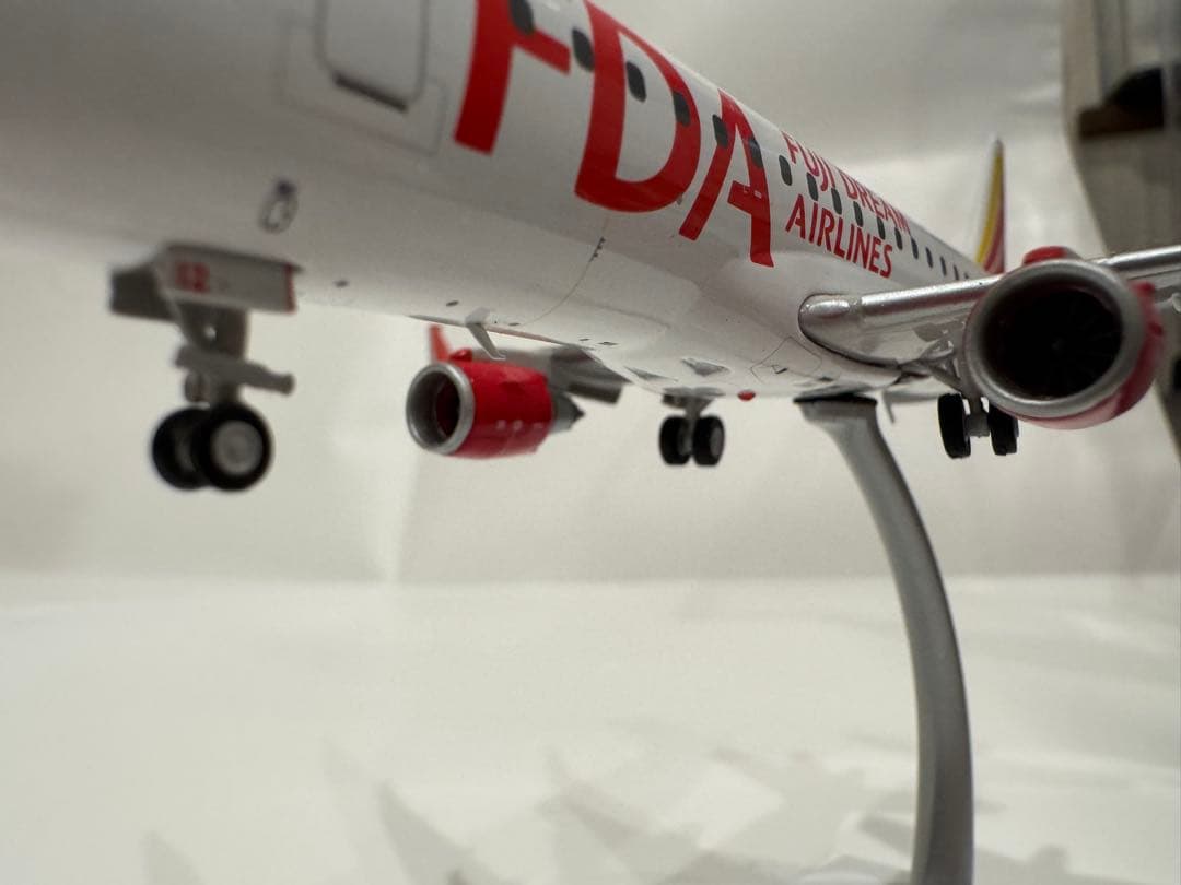 FDA Embraer 175 スケール1/200 完成品 Jc wings