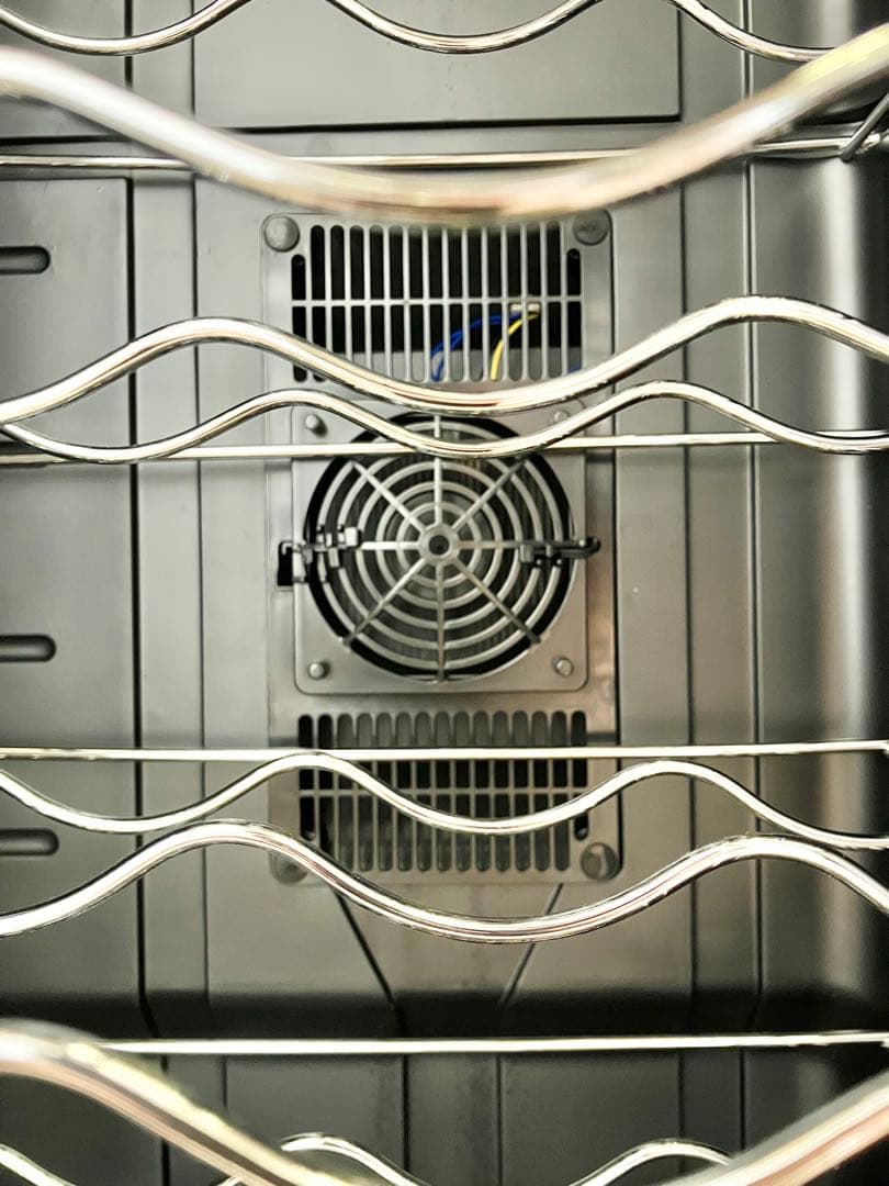 美品☆ワインセラー 32本 家庭用 ペルチェ方式 78L ブラック コンポジット