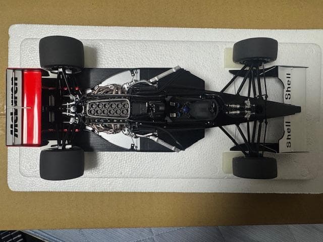 AUTOart McLaren ホンダ mp4/6 アイルトン・セナ 1/18