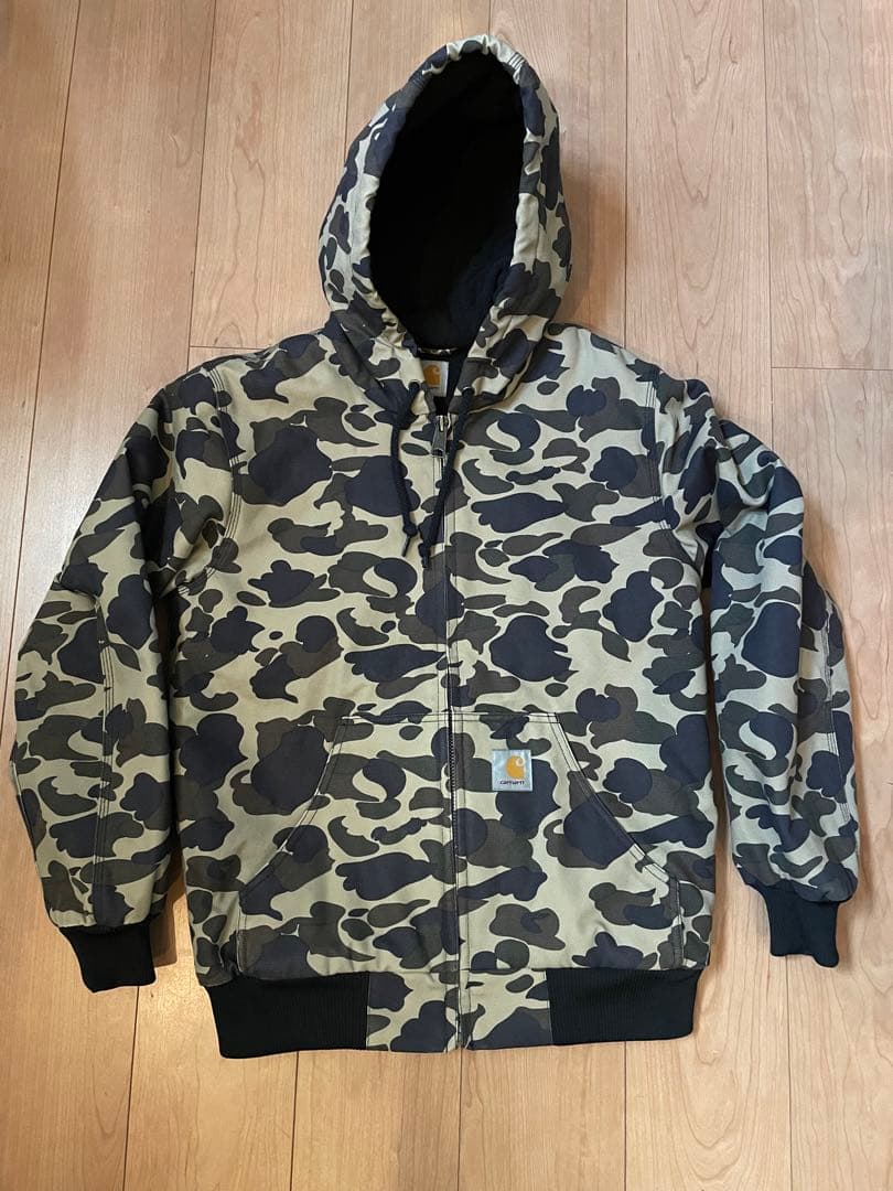 激レア 美品カーハート アクティブジャケット ダックカモ　エイプ トップ レア カーハート アクティブジャケット ダックカモ パーカー