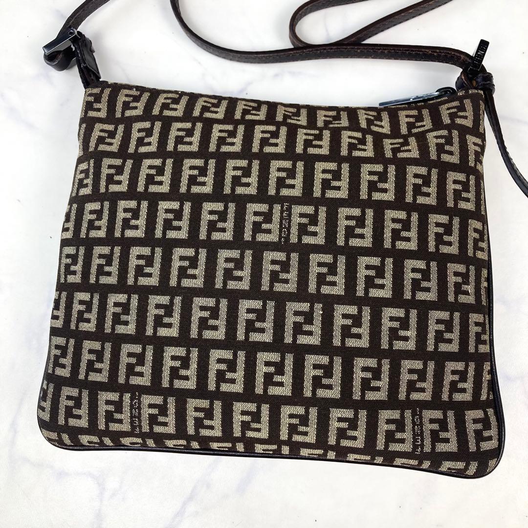 美品 FENDI ショルダーバック ズッキーノ キャンバス FF金具