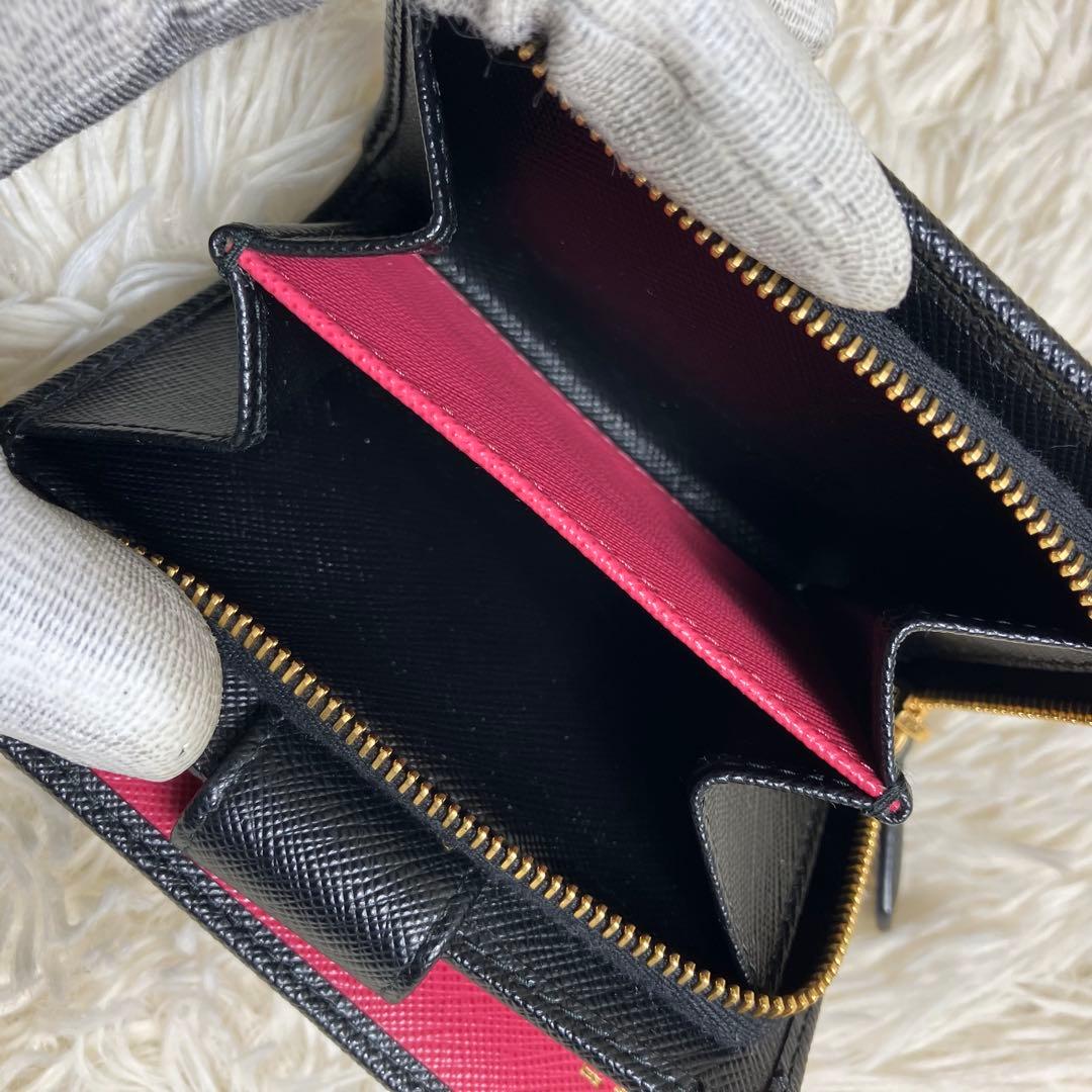 【未使用級】 プラダ 現行 折財布 サフィアーノ メタルロゴ IC内蔵