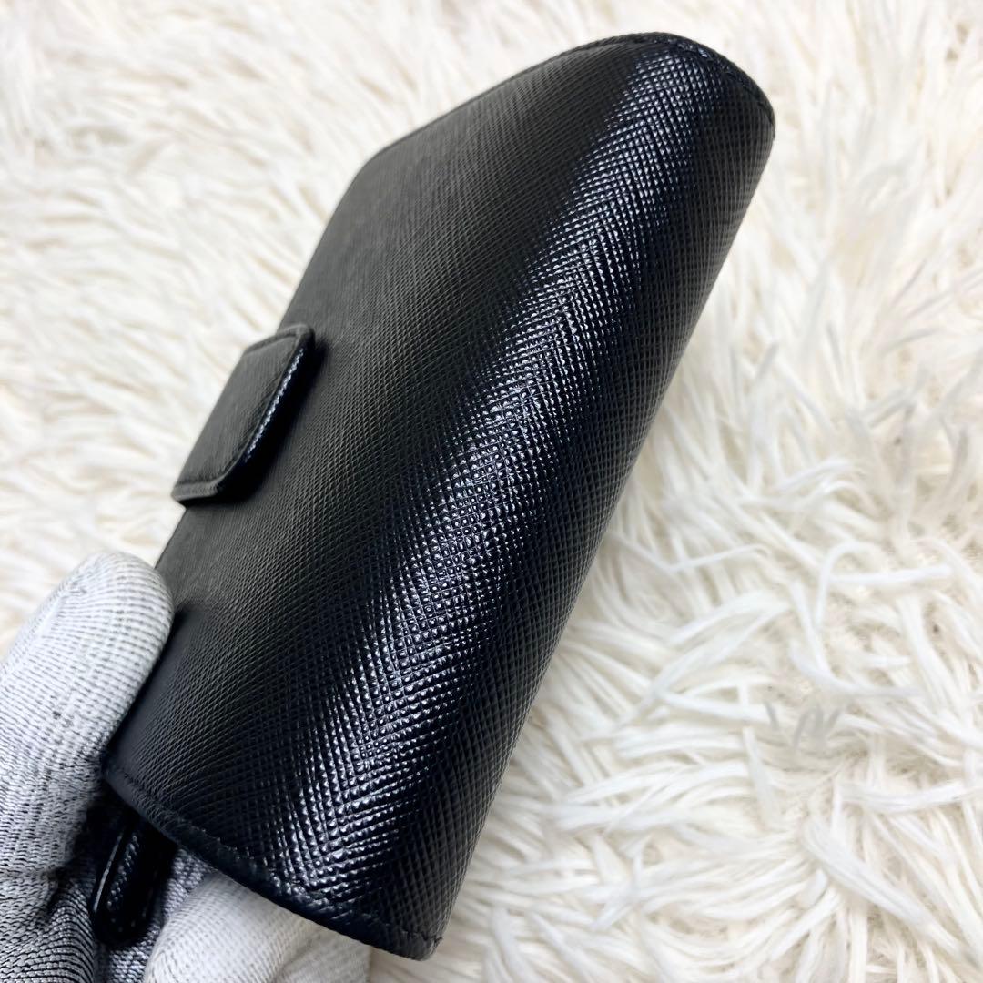 【未使用級】 プラダ 現行 折財布 サフィアーノ メタルロゴ IC内蔵