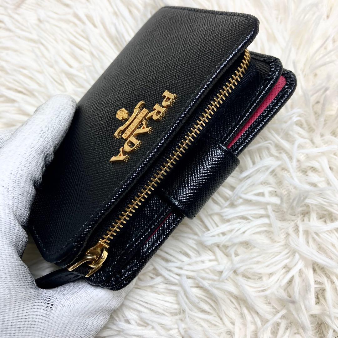 【未使用級】 プラダ 現行 折財布 サフィアーノ メタルロゴ IC内蔵