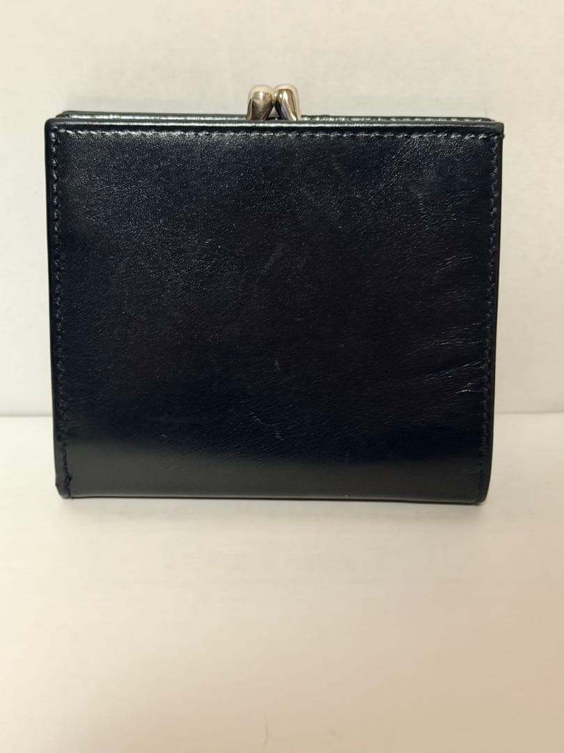 PRADA ブラック 二つ折り財布　がま口　小さい　黒　シンプル　レザー