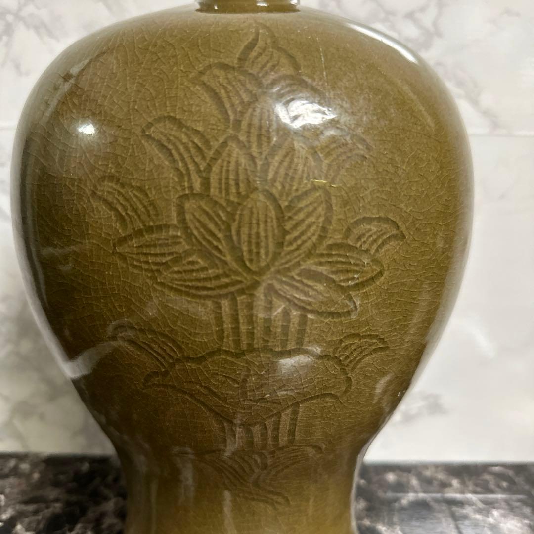 高麗青瓷、陰刻草花紋、大梅瓶。