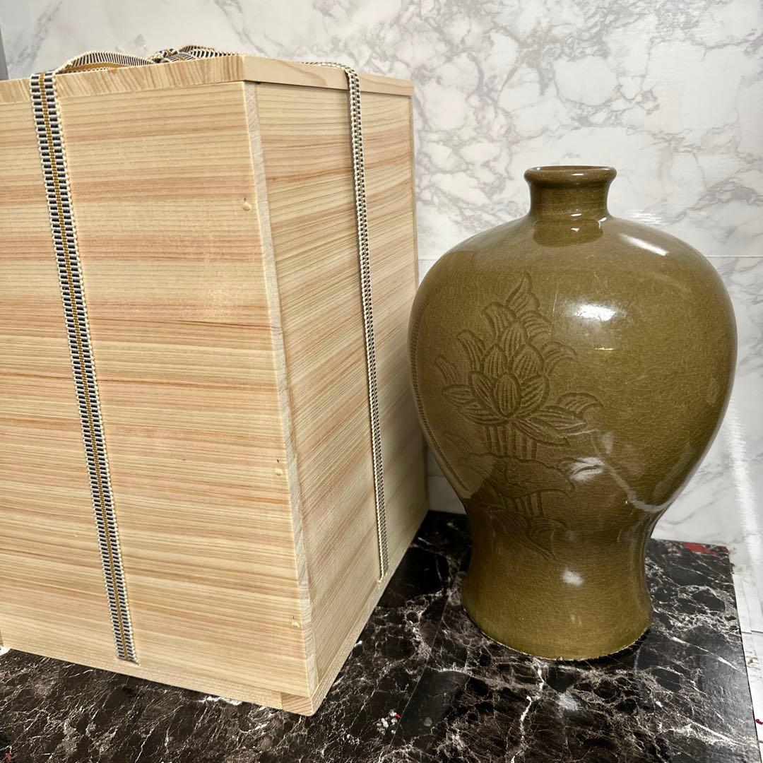 高麗青瓷、陰刻草花紋、大梅瓶。