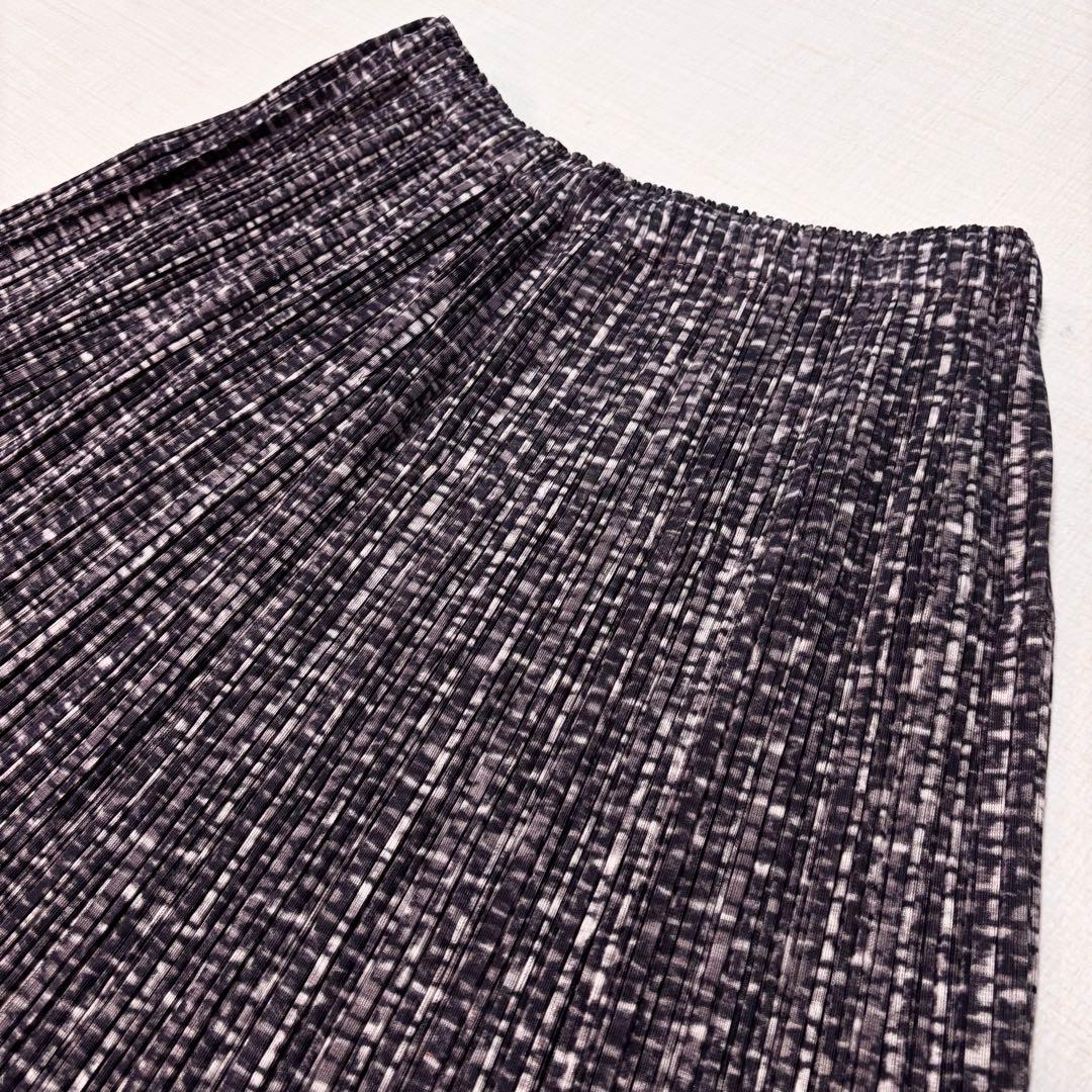 美品　プリーツプリーズ　ひざ丈スカート　総柄　ブラウン　サイズ3