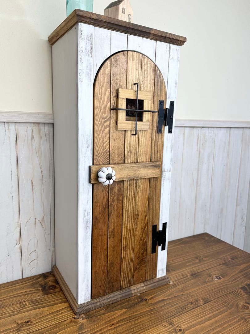 1点のみ】ナチュラルアンティークな扉のようなキャビネット 【1点のみ