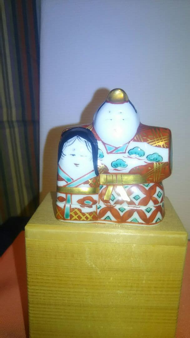 色絵香合、立ち雛人形、昭阿弥作。