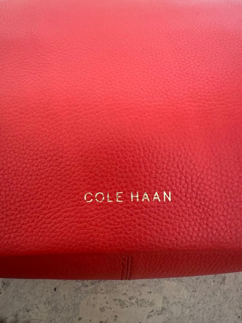 COLE HAAN レッド ショルダーバッグ　収納袋付き