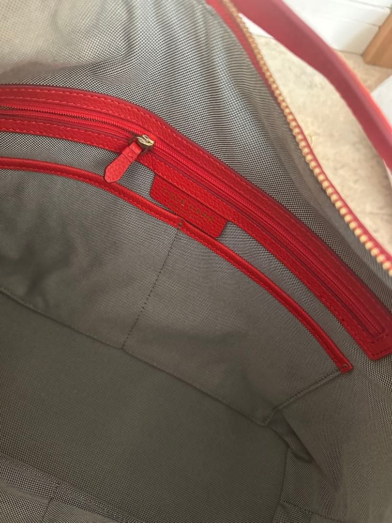 COLE HAAN レッド ショルダーバッグ　収納袋付き