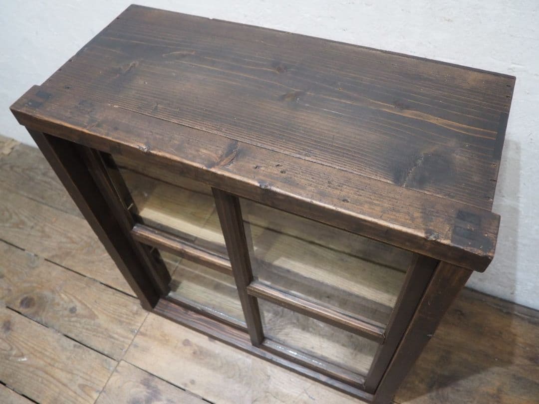 1156 アンティーク 波ガラスの飾り棚 食器棚 ガラスケース 古家具 レトロ