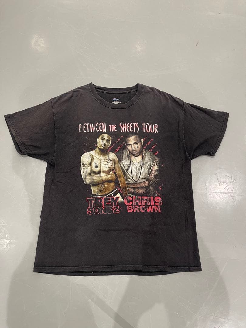 BETWEEN THE SHEETS TOUR Tシャツ RoadCaseTourTee.png?v=1733415067