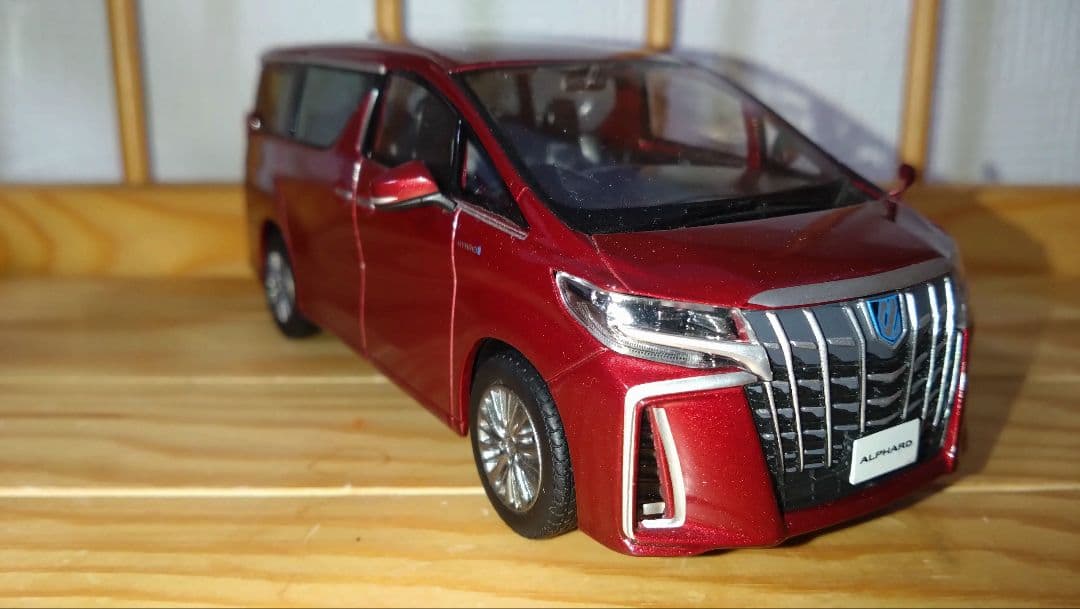 トヨタ　アルファード　カラーサンプル　レッド