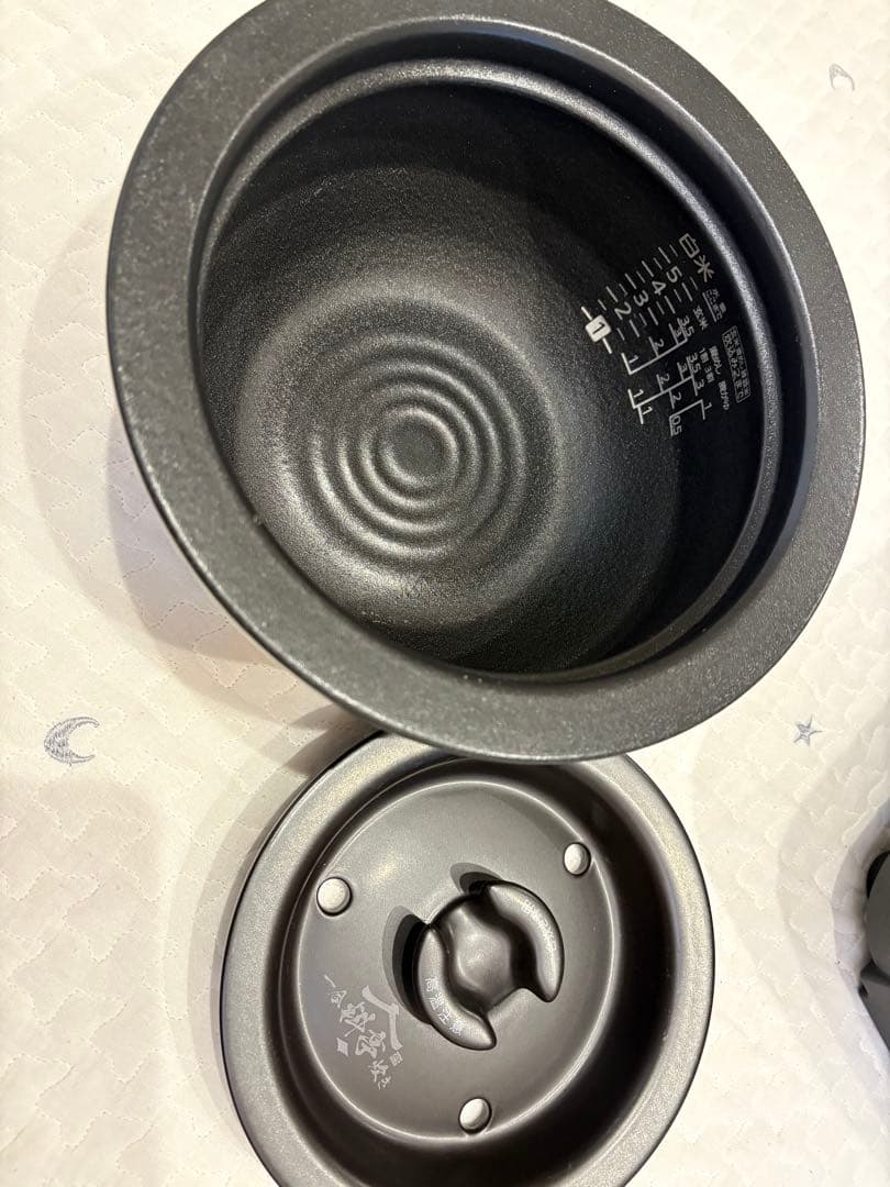 TIGER タイガー 土鍋ご泡火炊き　炊飯器 5.5合JPG-S100 3.0L