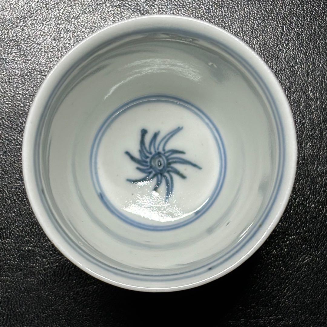 18世紀後半の色絵蕎麦猪口2点（龍・雲・宝珠文／亀甲・人物・風景文