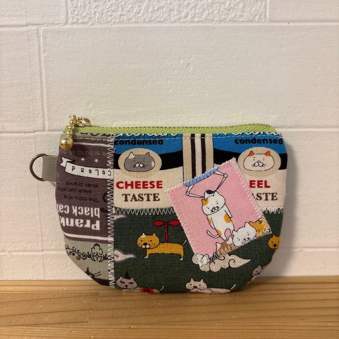 感謝価格　SALE 猫柄　猫ちゃん大集合ポーチ　パッチワーク　人気　ハンドメイド