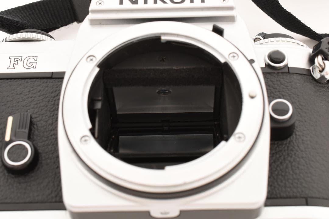 美品 NIKON FG シルバー フィルムカメラ モルト新品交換済 N M558