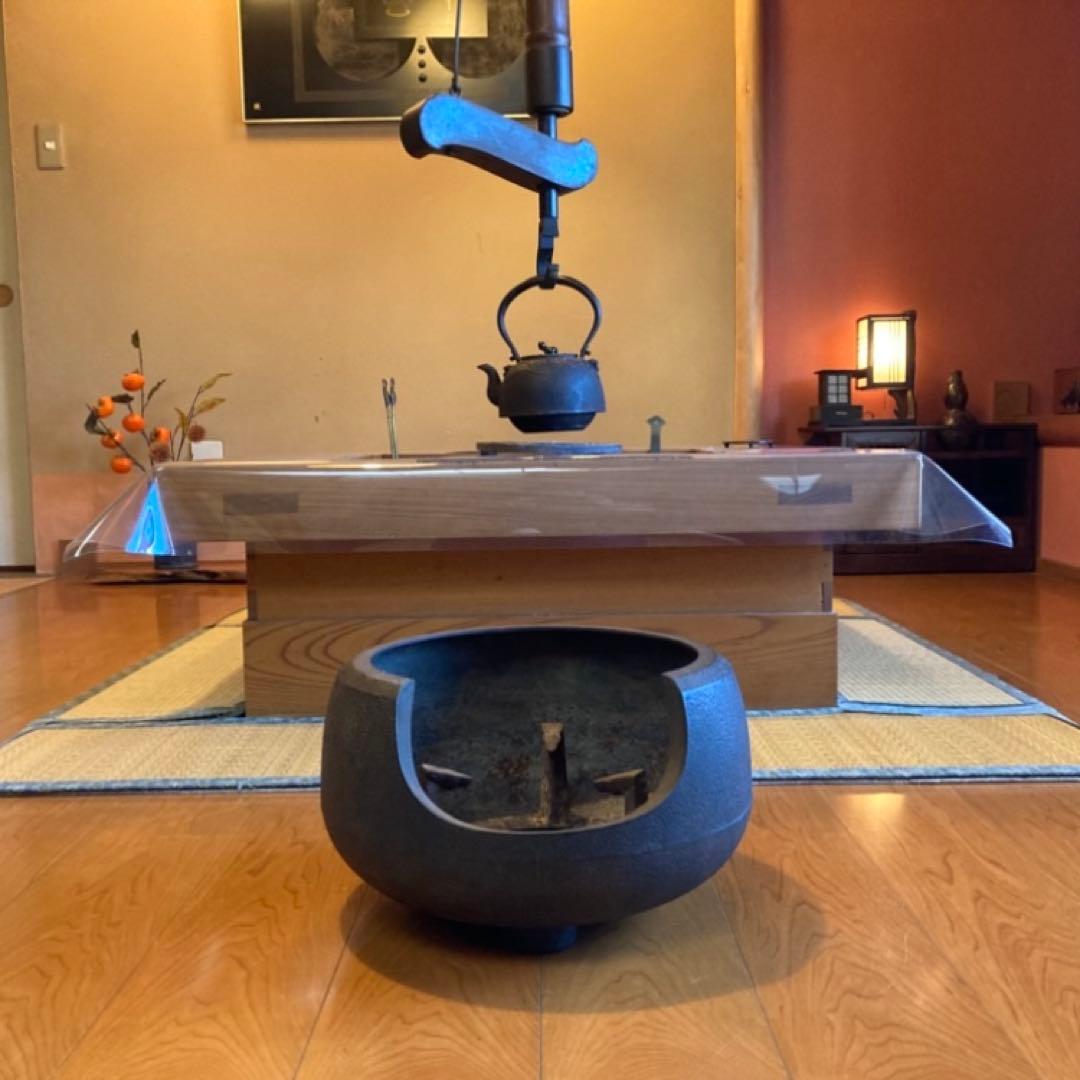 古い風炉 釜 火鉢 囲炉裏 五徳 鉄製 茶釜 灰付 茶道具 和風 古道具 レトロ