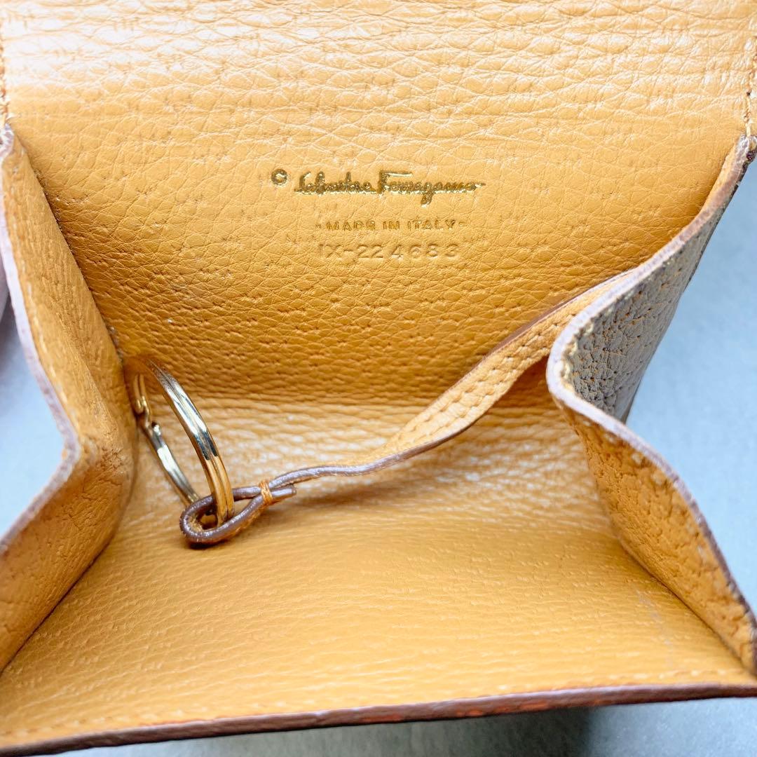 未使用級 サルバトーレフェラガモ ケース ガンチーニ 本革 キーリング 箱