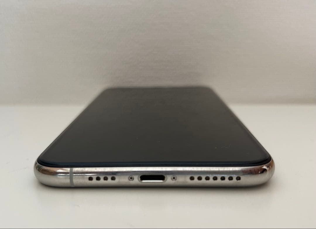 Apple iPhone 11 Pro Maxシルバー 本体