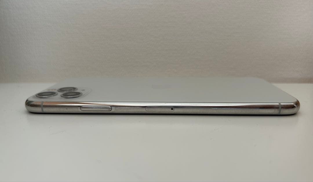 Apple iPhone 11 Pro Maxシルバー 本体