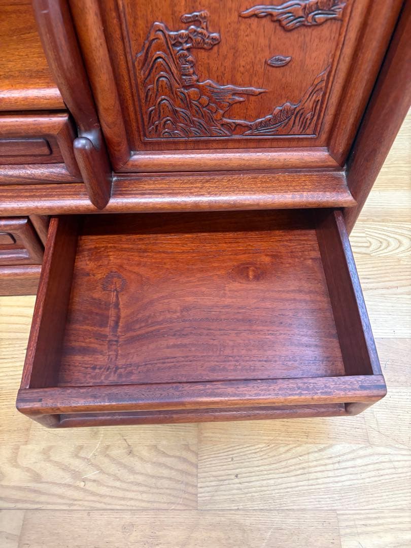 アンティーク木製タンス ドラゴン彫刻付き 車ダンス