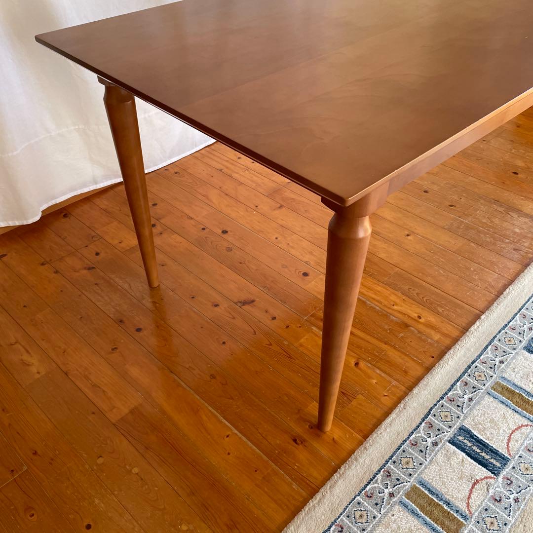 カリモク　ダイニングテーブル（テーブルのみ、送料込み）