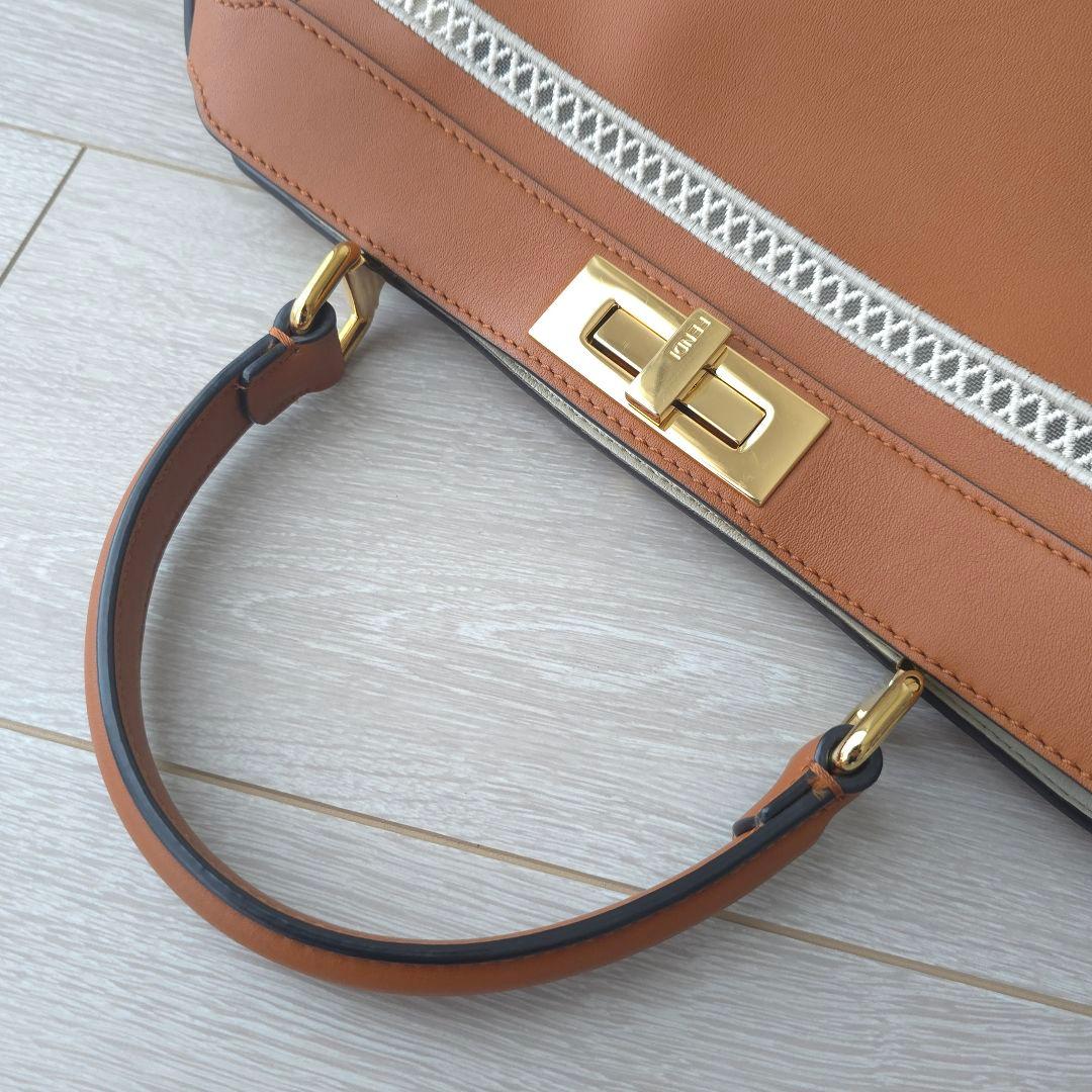 美品【フェンディ】ピーカブー　アイシーユー　ミディアム　刺繍　ハンドバッグ