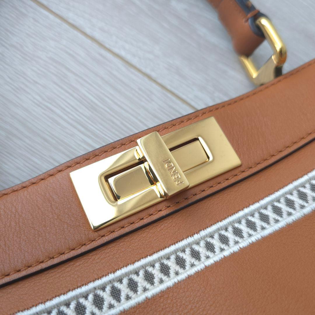 美品【フェンディ】ピーカブー　アイシーユー　ミディアム　刺繍　ハンドバッグ