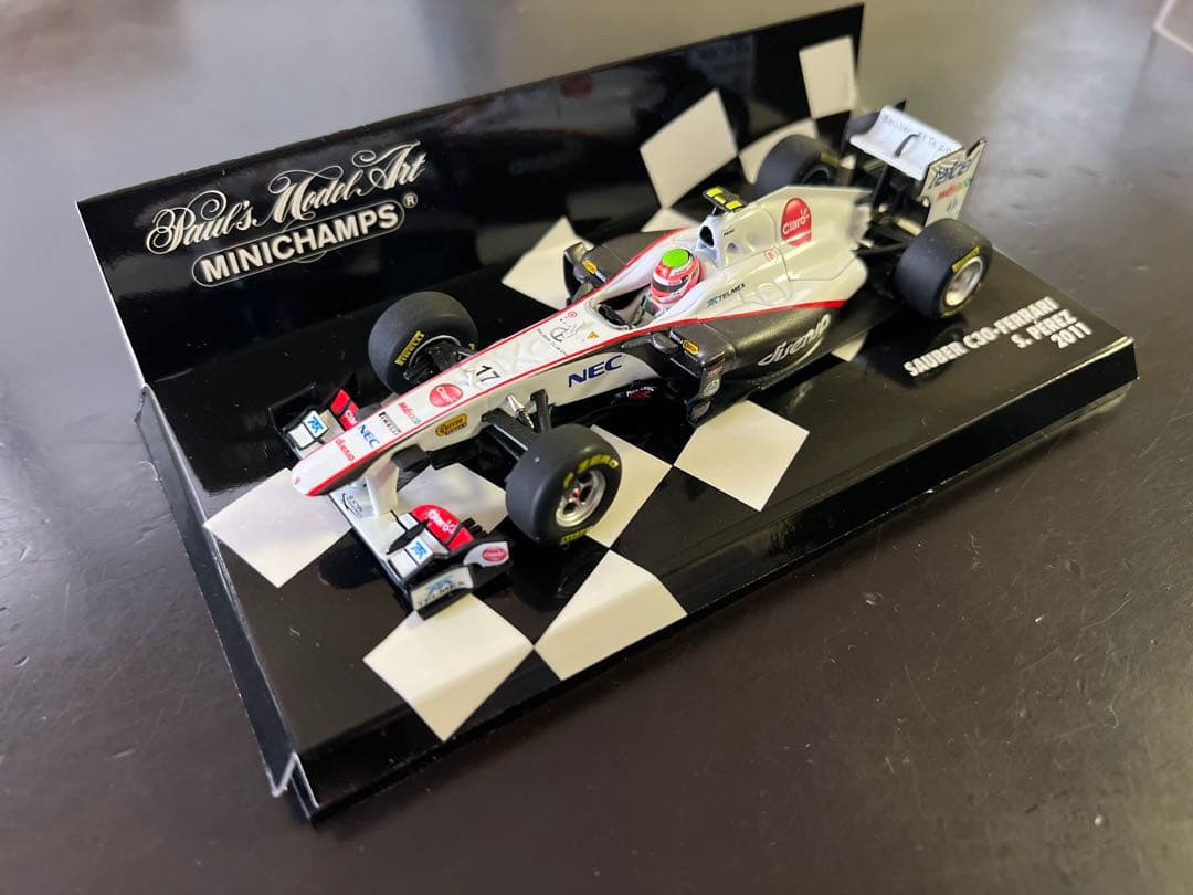 F1 Sauber C3。セルジオペレス直筆サイン入りミニカー1:43