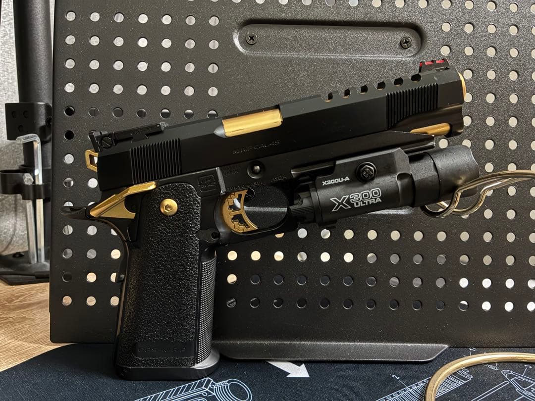 起きたら価格戻します　ハイキャパ5.1 ゴールド　X300ライト＆マガジン4本